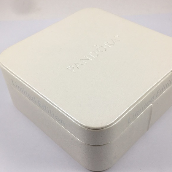 NEW Pandora limited Edition Dainty Bow Bangle 19cm - Picture 3 of 5